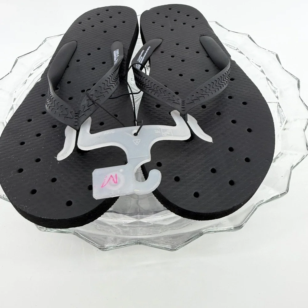 Room Essentials Mens Large Black Perforated Shower Flip Flops Sandals L 9-10